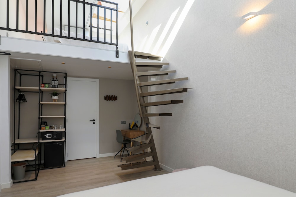 Design Studio Suite, 1 King Bed, Accessible, Non Smoking
