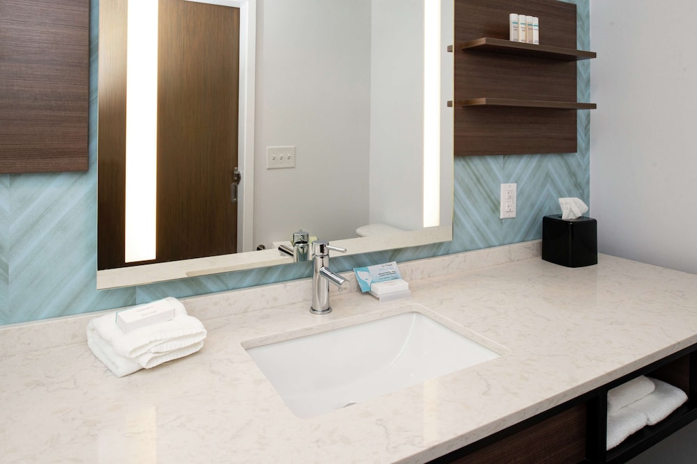 Room, 2 Queen Beds, Accessible, Bathtub (Mobility & Hearing) photo 2