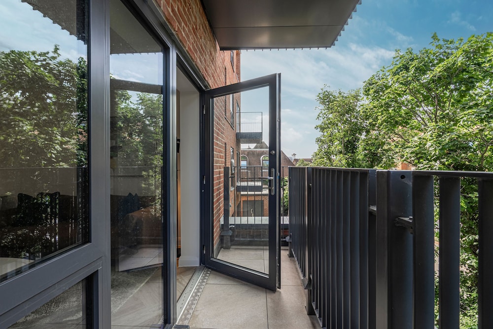 The Modern Nest Over 65s Retreat, Billede 13