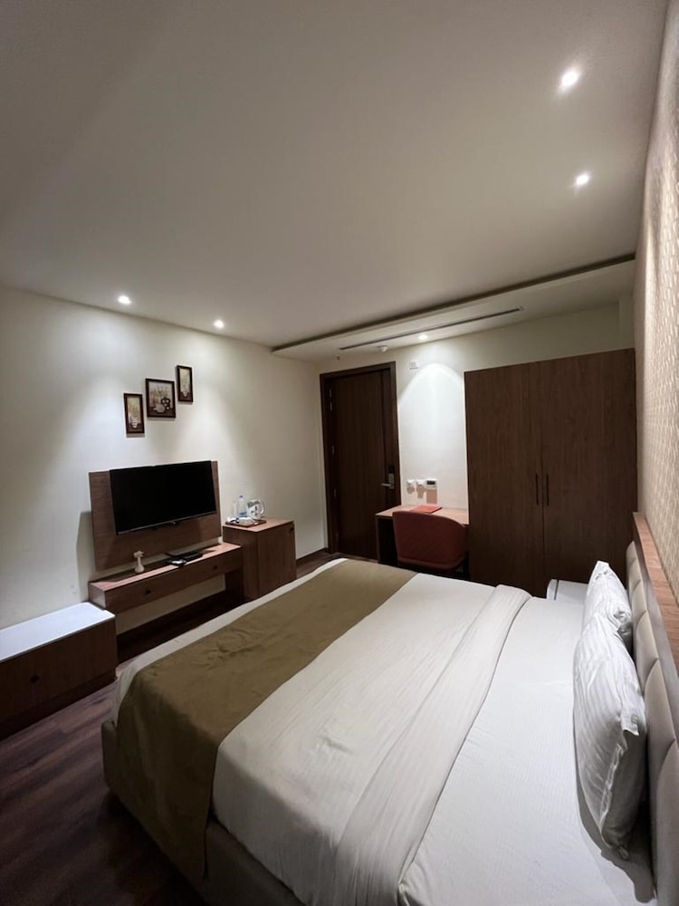 Deluxe Room, City View