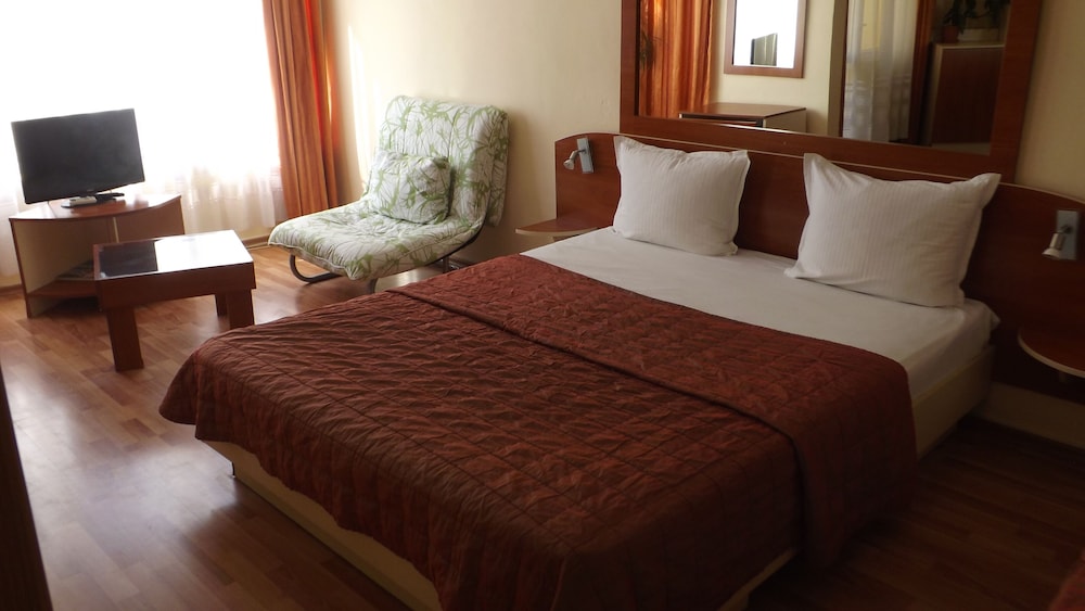 Family Triple Room, 1 Bedroom, Ensuite photo 3