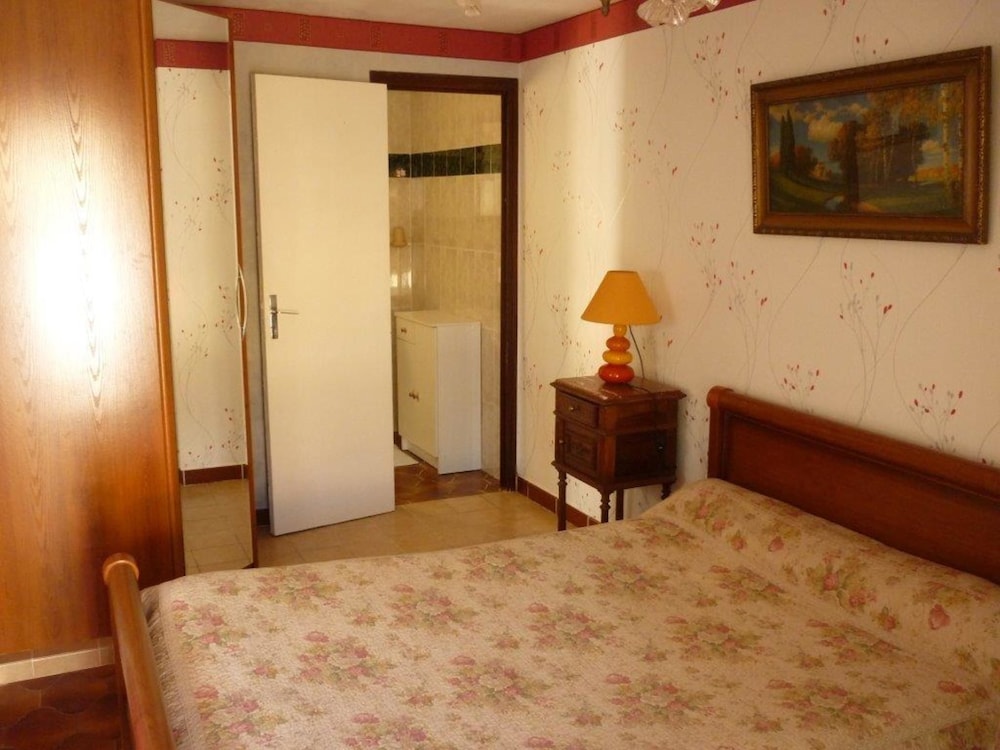 Double Room - Photo 11
