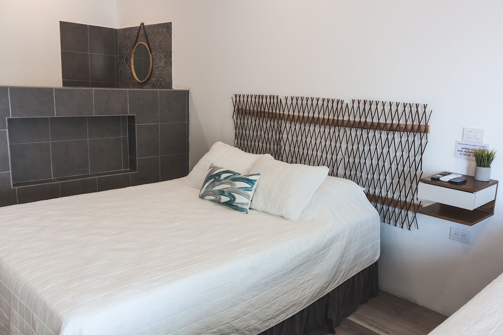 Deluxe Double Room, 2 Queen Beds, Private Bathroom, Beach View photo 3