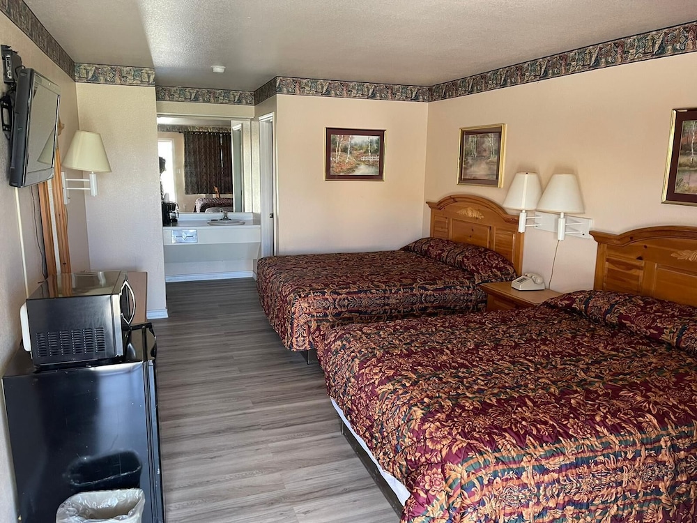 Room, 1 King Bed, Non Smoking, Kitchenette photo 3