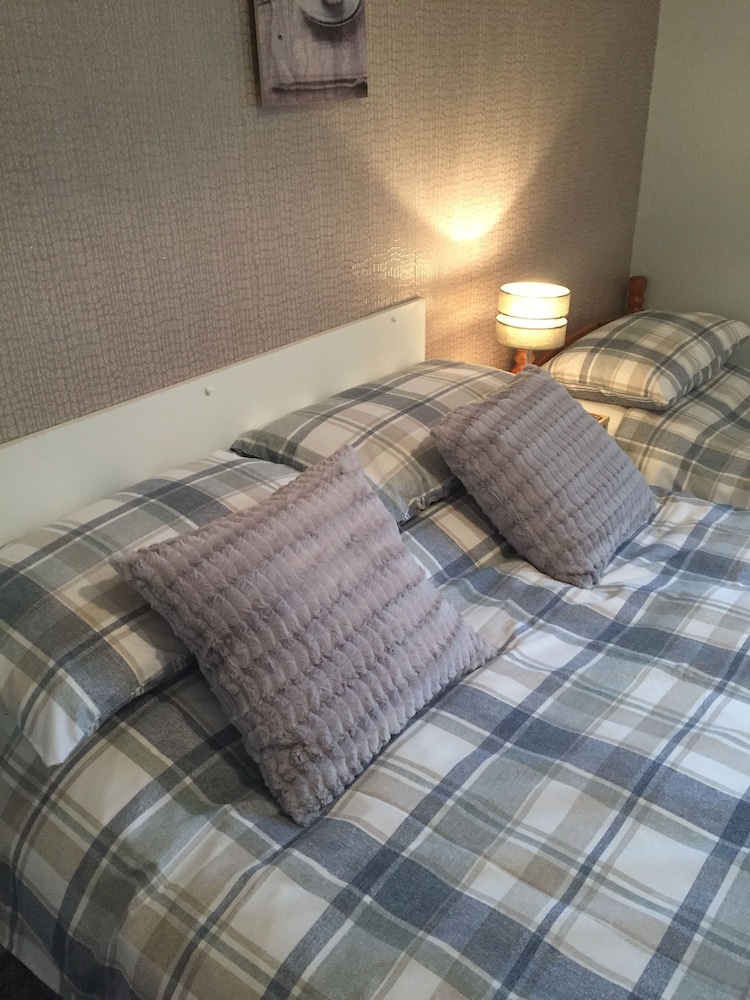 Family Room, Ensuite photo 1