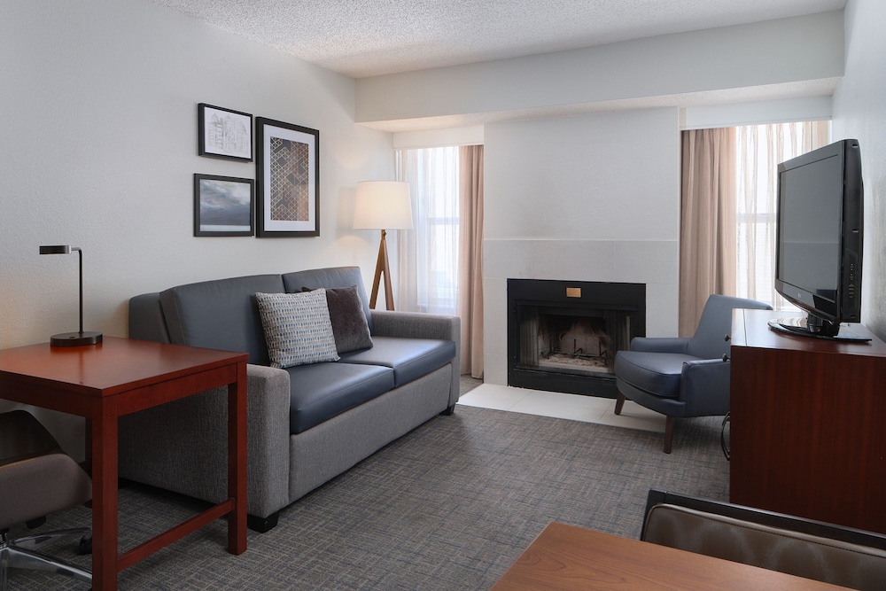 Suite, 2 Bedrooms, Fireplace (Pure) - Photo 5