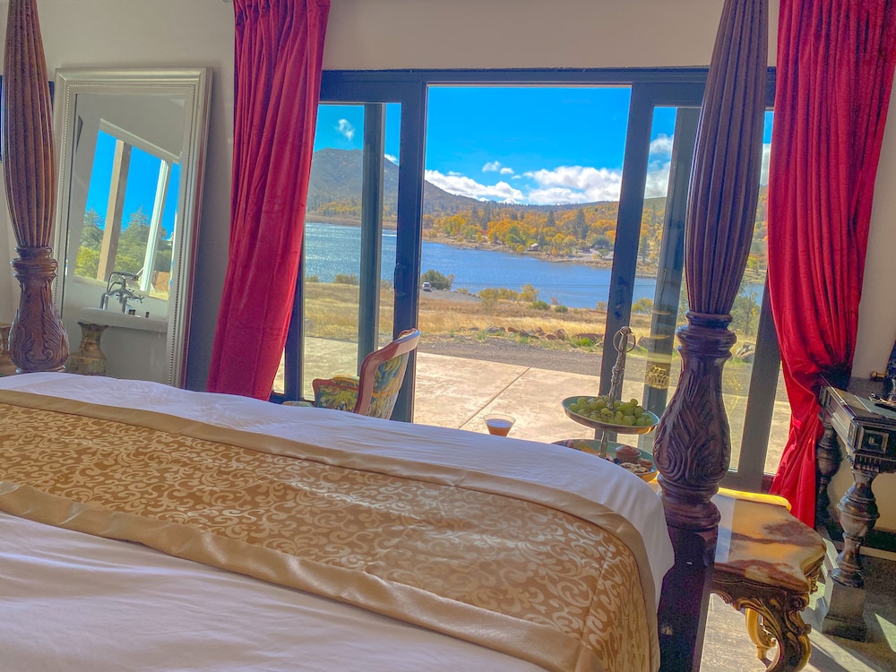 Panoramic Studio, Bathtub, Lake View - Photo 7