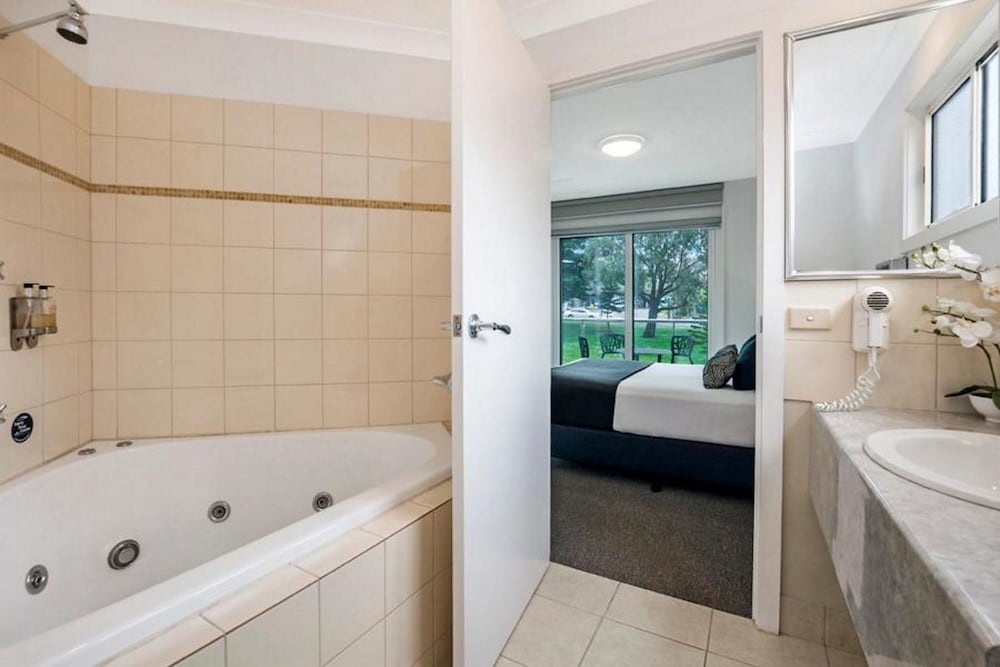 2 Bedroom with Spa Apartment photo 2