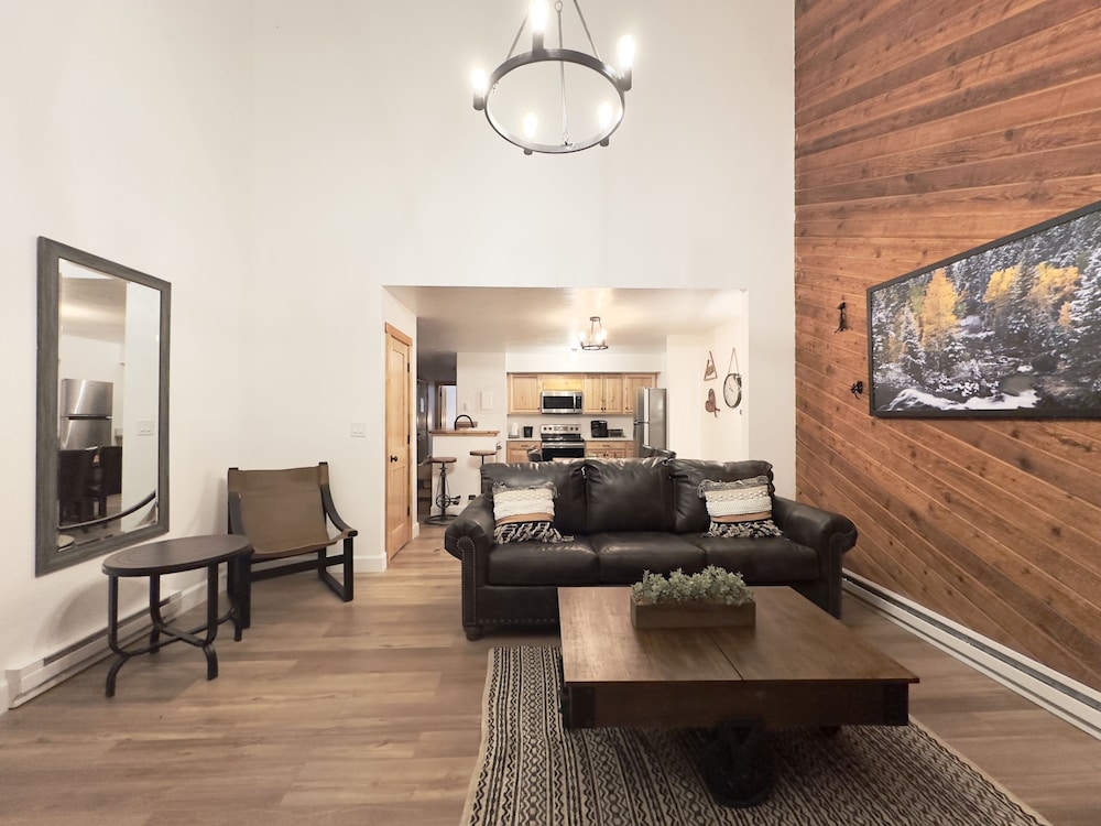 Condo, 2 Bedrooms, 2 Bathrooms photo 2