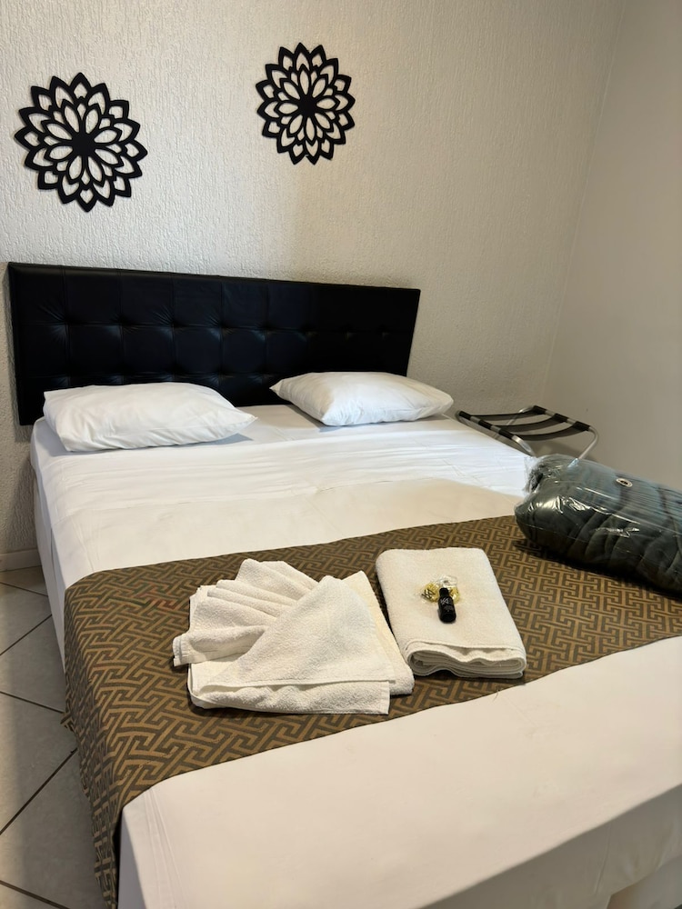 Standard Twin Room, 1 Bedroom, Non Smoking - Photo 3