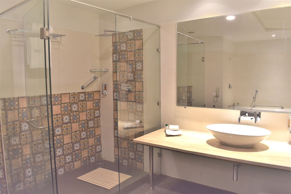 Premier Suite - Photo 9