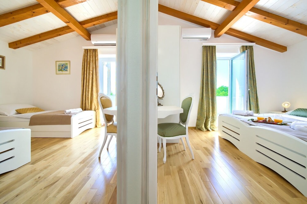Apartment (Villa Bodulova - H(4+1))