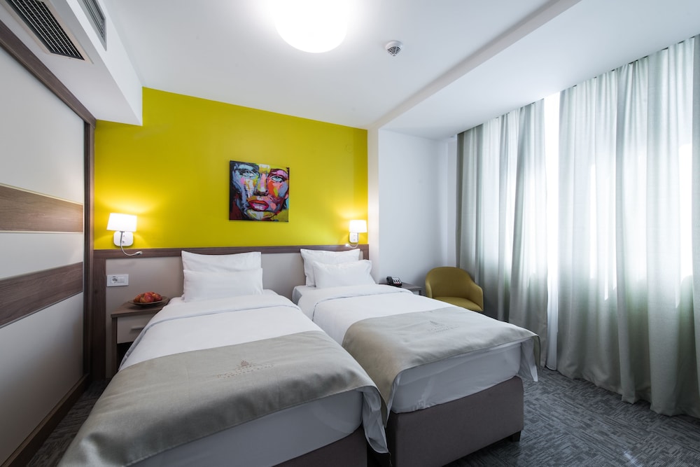 Suite, 1 Bedroom - Photo 4