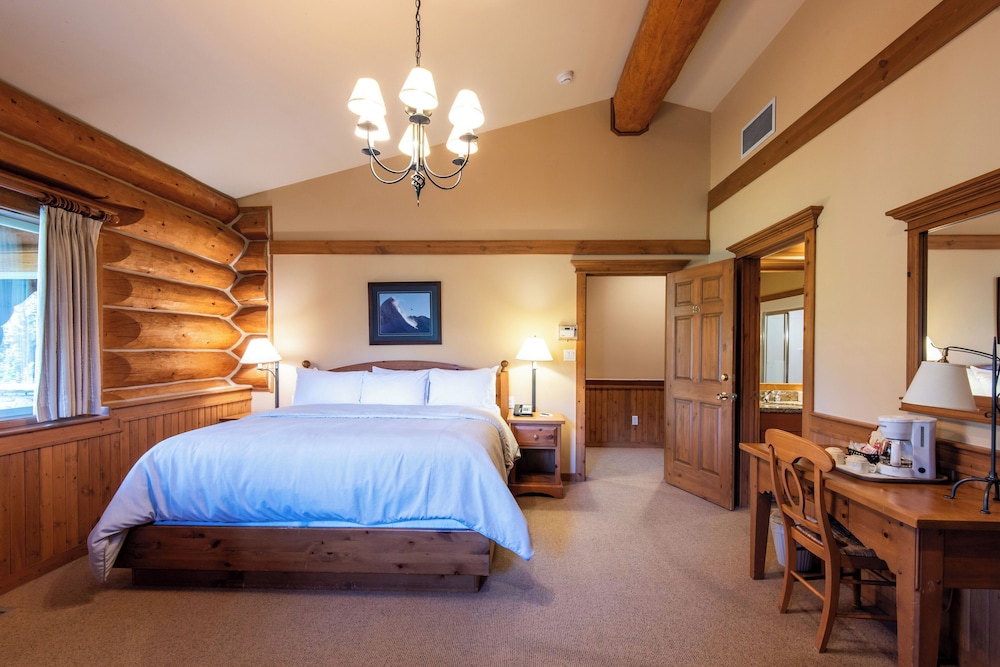 Deluxe Double Room, 1 King Bed, Mountain View photo 1