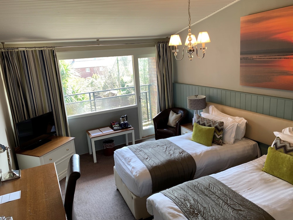 Standard Double Room, 1 King Bed photo 3