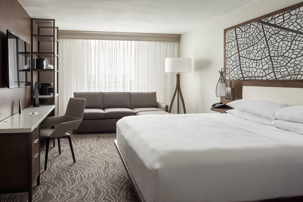 Available room thumbnail 5