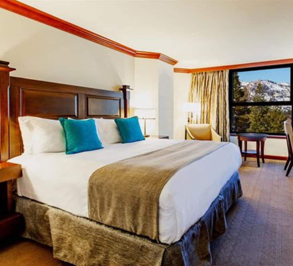Deluxe Room, 1 King Bed (Forest View) - Photo 4
