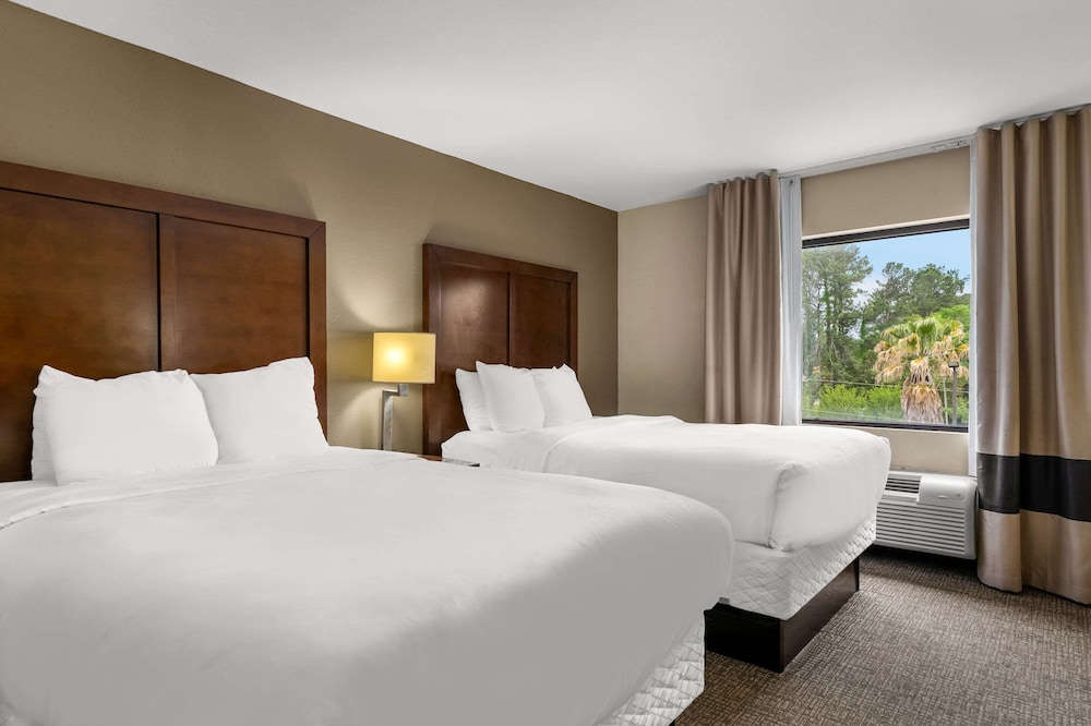 Suite, Multiple Beds, Non Smoking - Photo 2