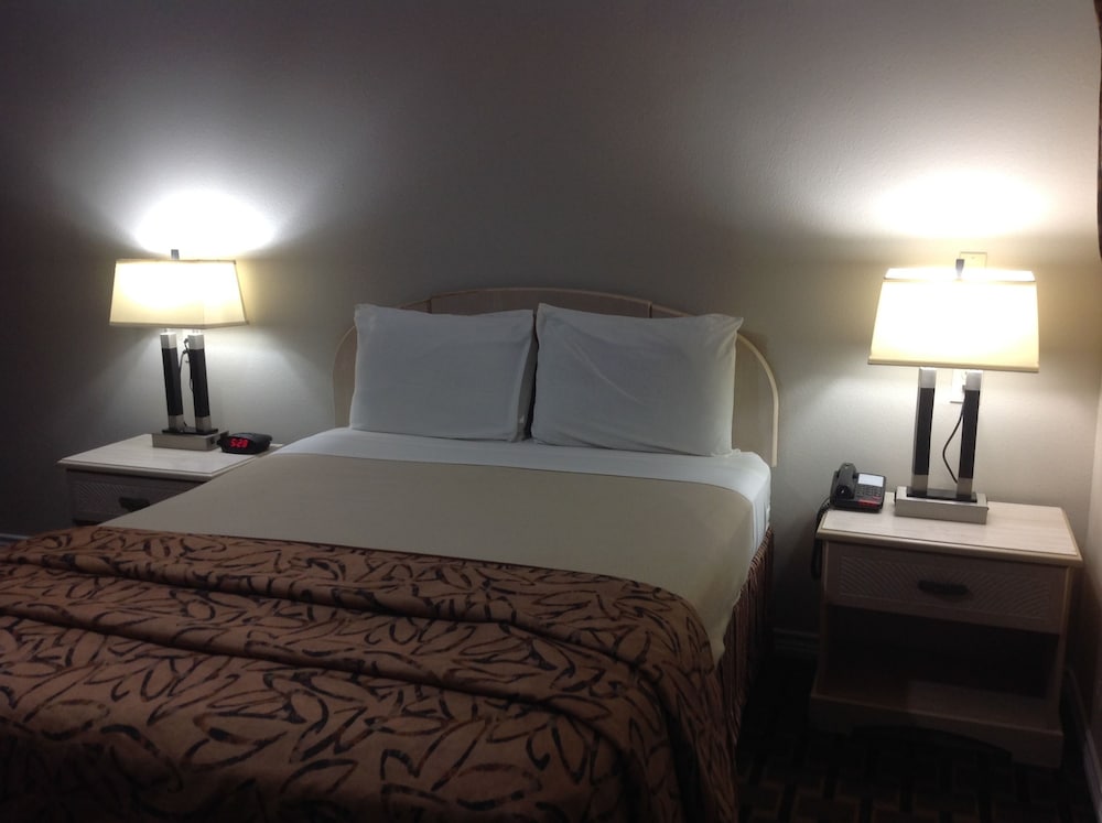 Standard Room, 1 Queen Bed photo 1