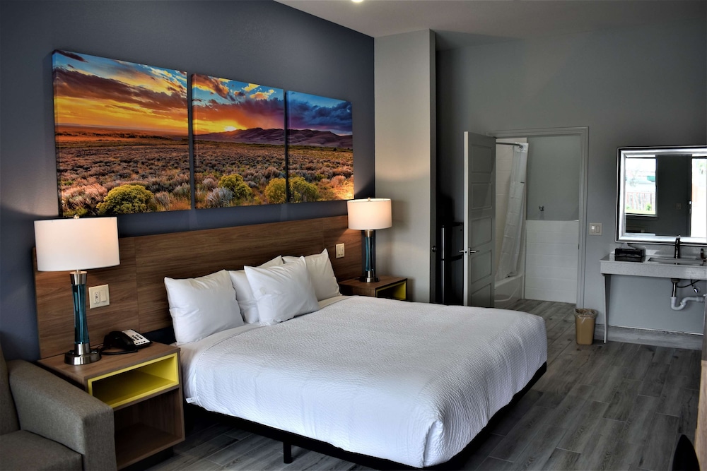 Comfort Room, 1 King Bed, Non Smoking - Photo 1
