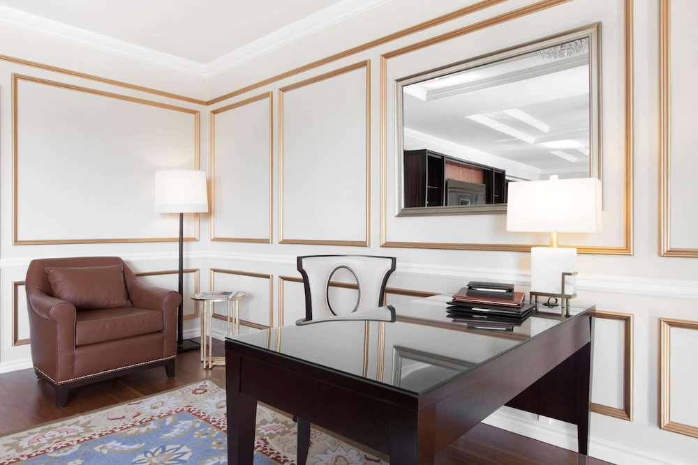 Suite, 1 King Bed (Constitution Suite)