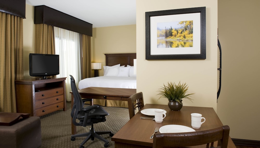 Suite, 1 King Bed, Accessible (Mobility & Hearing, Roll-in Shower) - Photo 2