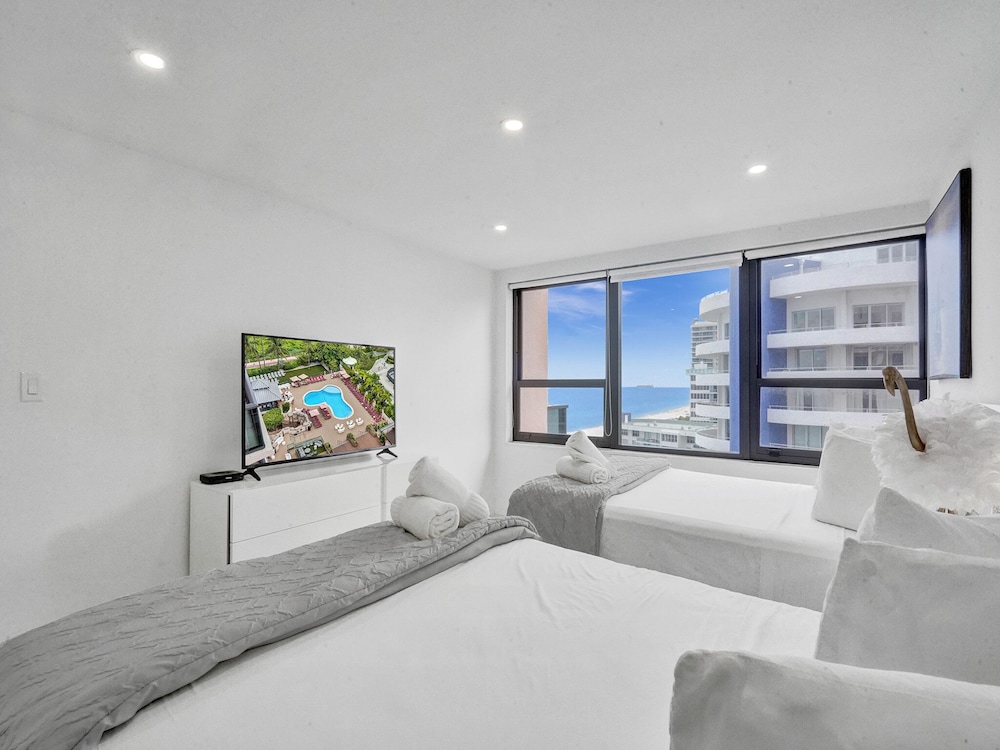 Ocean View Retreat / Beach Service 1603