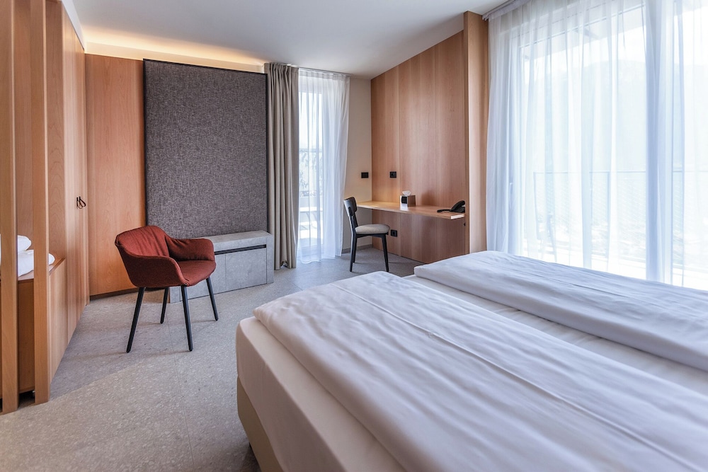 Suite, Lake View