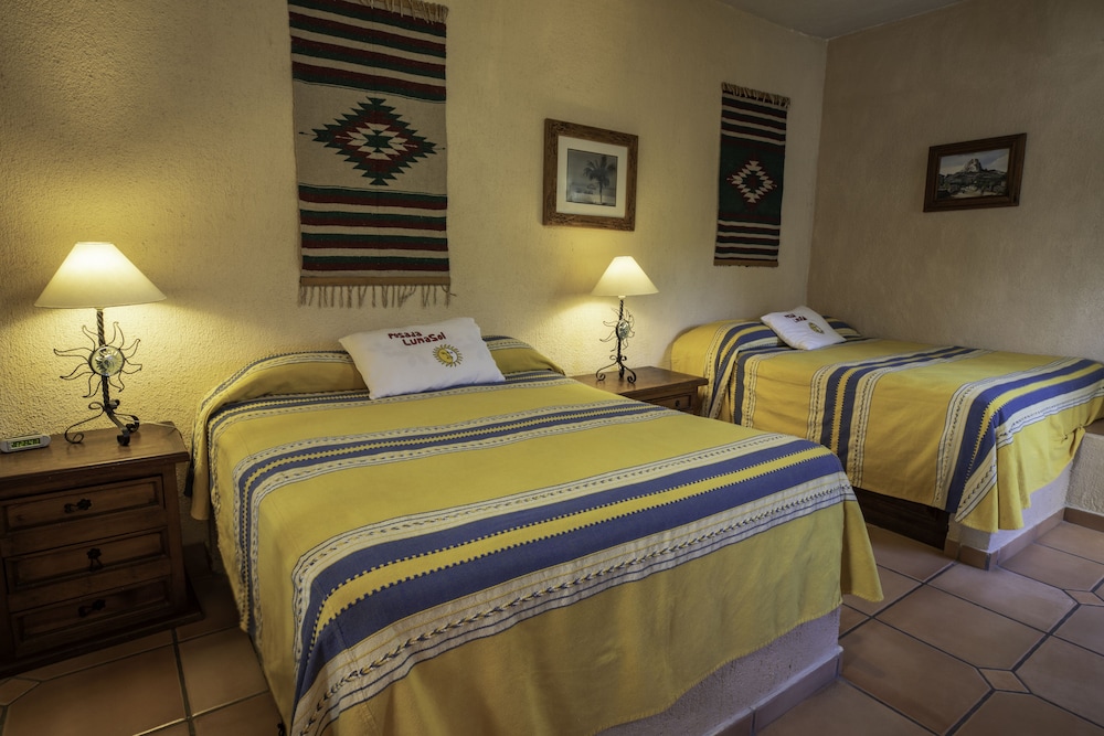 Standard Room, 2 Queen Beds photo 2