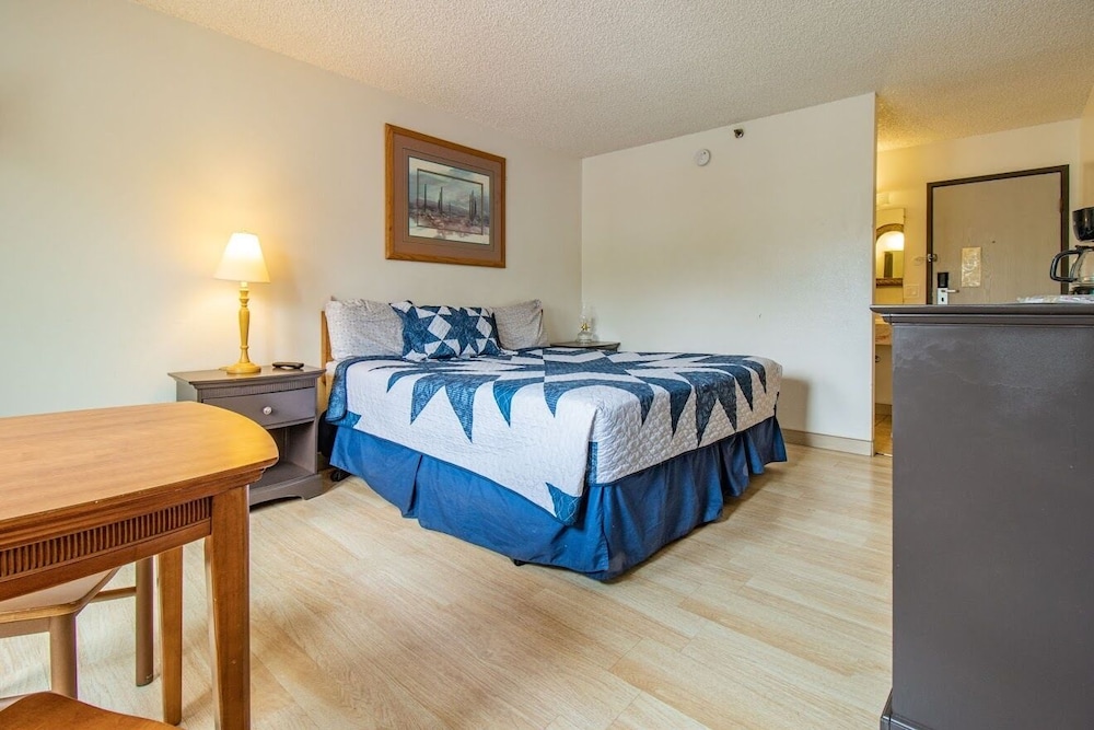 Premium Suite, 1 King Bed photo 3