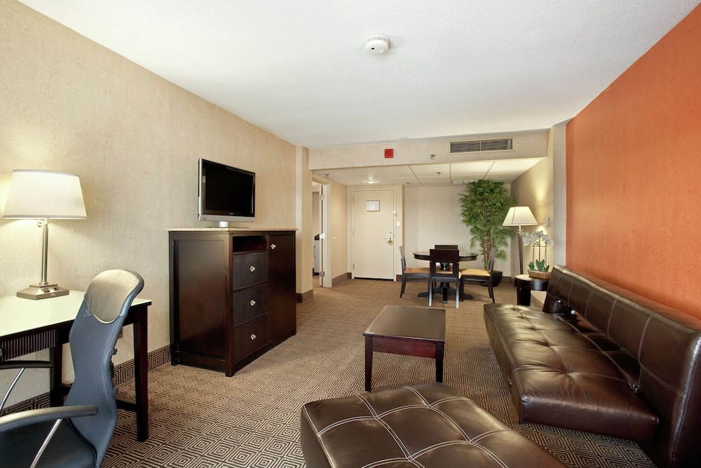 Junior Suite, One King Bed, Non-Smoking photo 1