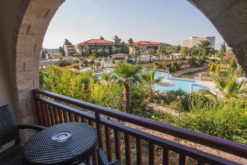 Junior Suite, Pool View
