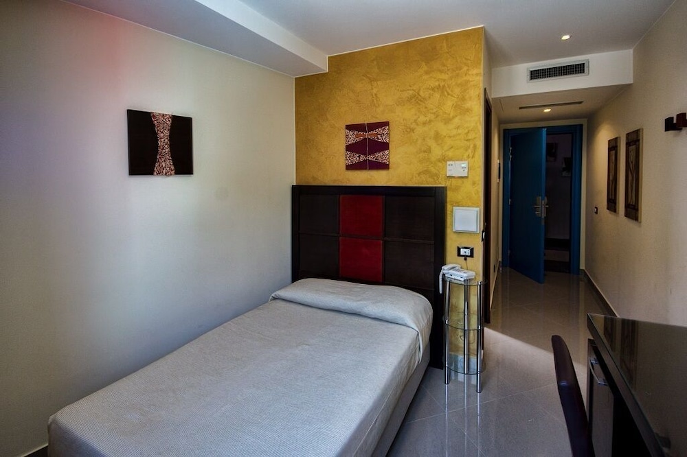 Single Comfort Room