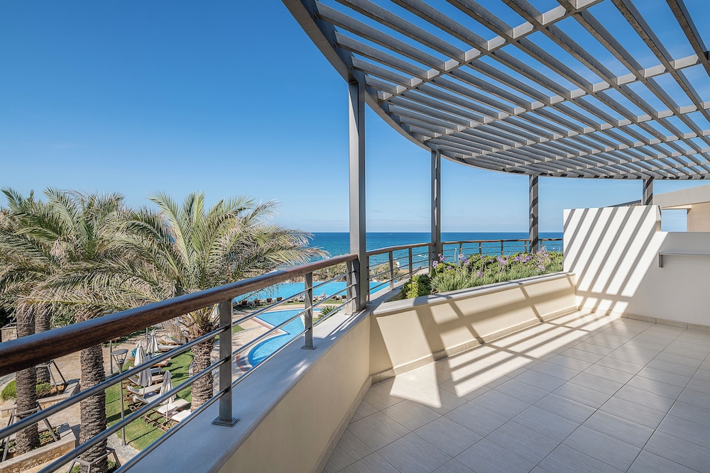 Sea View Suite - Photo 13