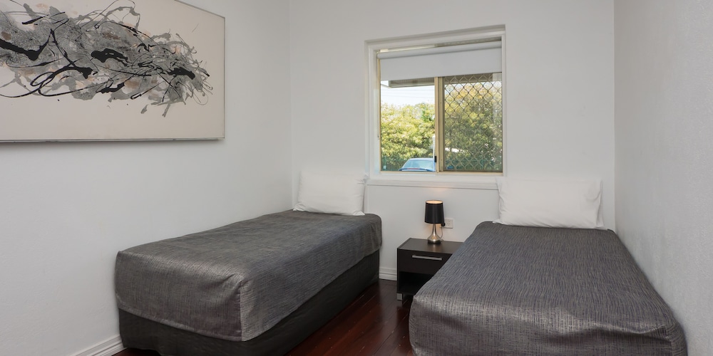 Superior Apartment, 2 Bedrooms, Mountain View