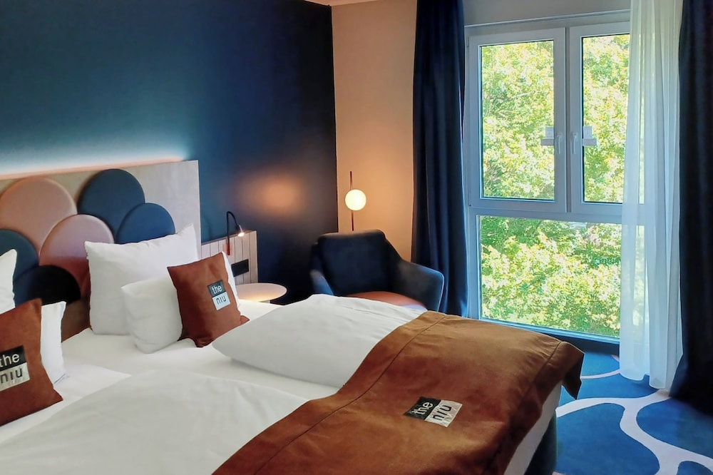 Standard Room, 1 Queen Bed, Park View - Photo 2
