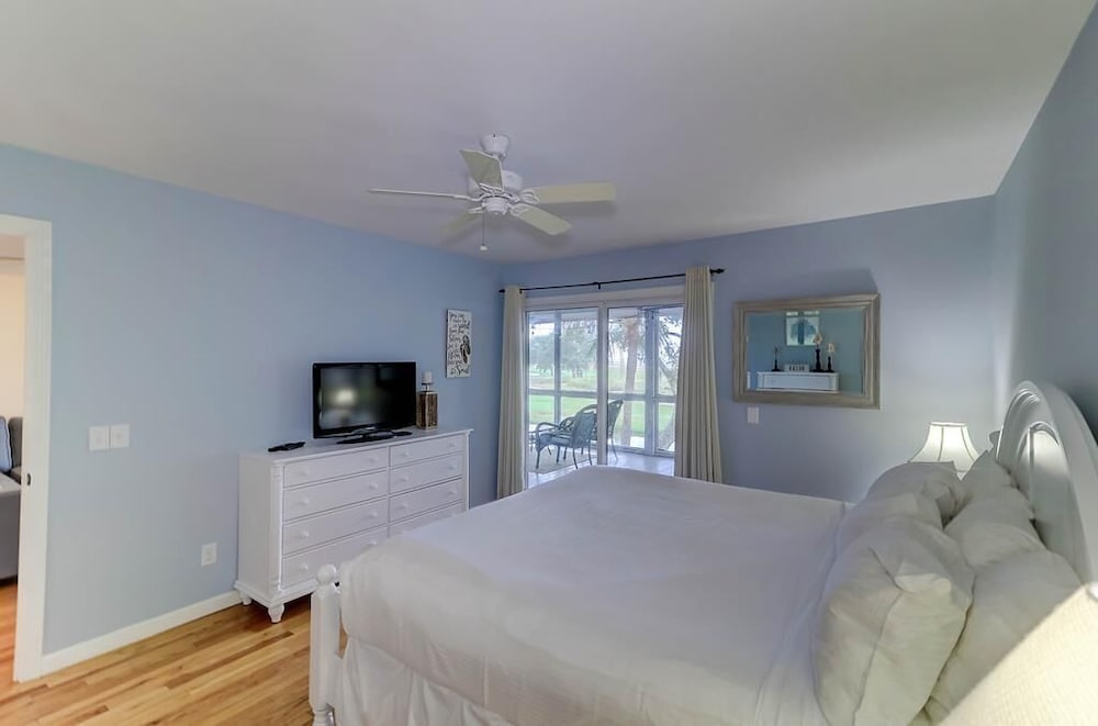 Cabin, Multiple Beds (22 Twin Oaks) photo 1