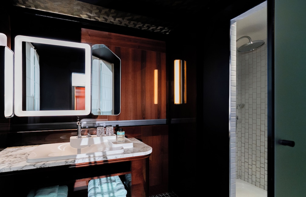 Chambre Classique (Balcony upon availability) Chambre Classique (Balcony upon availability)