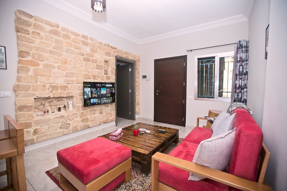 Apartment 3 photo 3