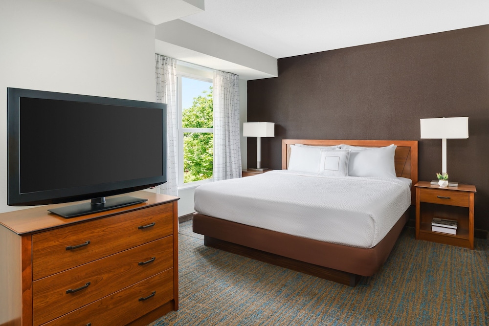 Studio, 1 King Bed with Sofa bed (Mobility/Hearing Accessible, Tub) photo 3