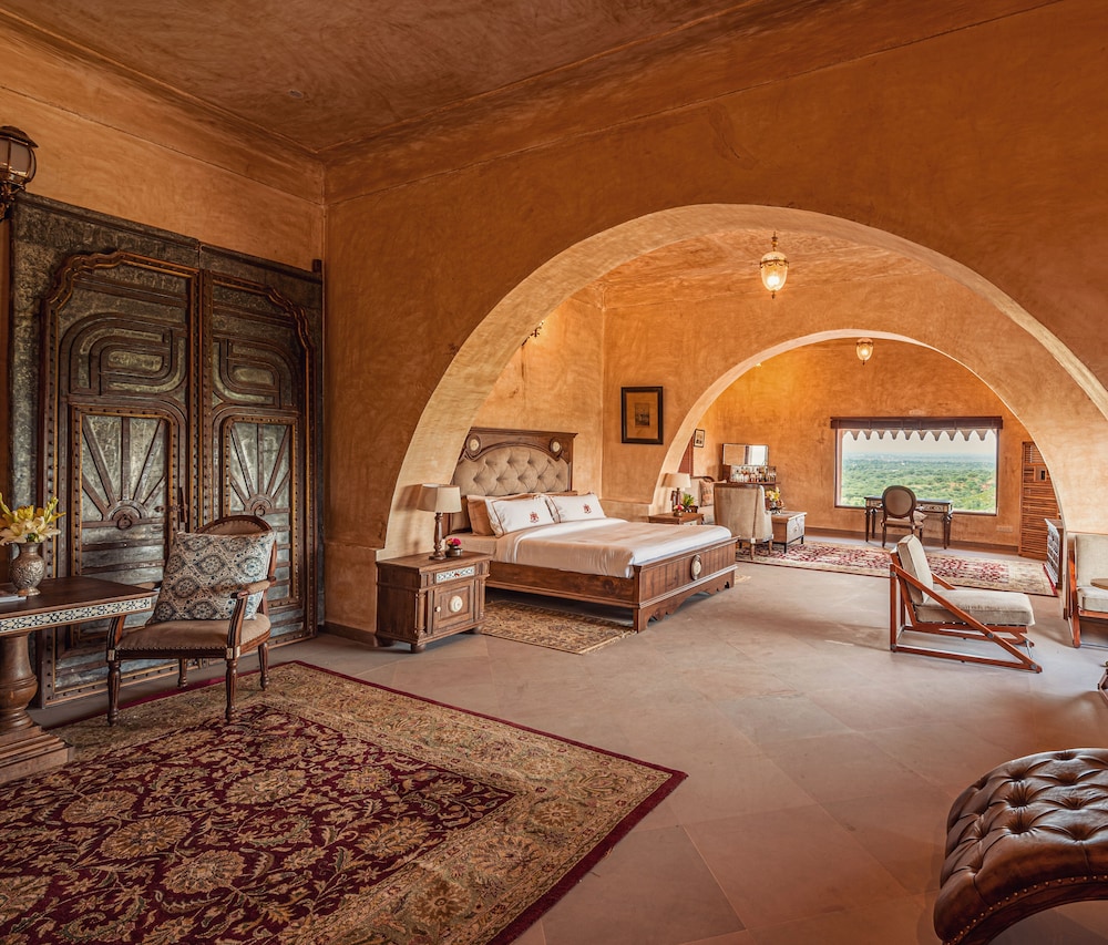 Hilltop War Fort Suite