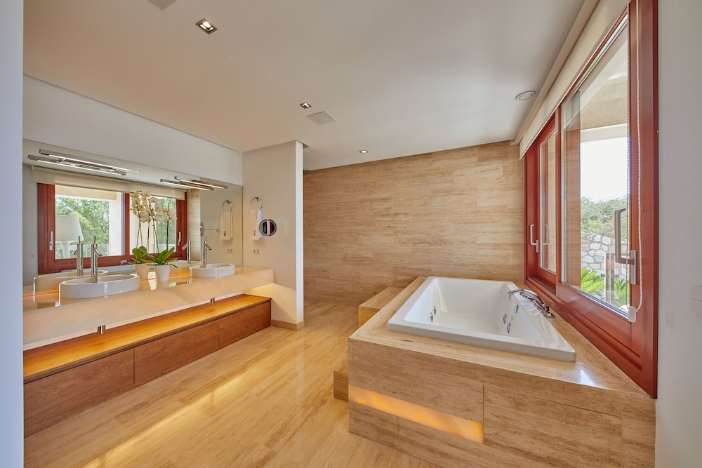 Luxury Villa (Cap Vermell) thumbnail 5