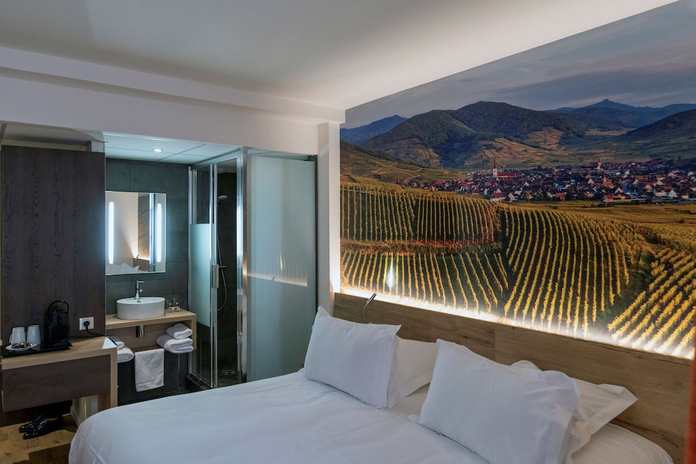 Executive Room, 1 King Bed, Non Smoking, Bathtub (Converts to 2 Twin Beds) photo 1