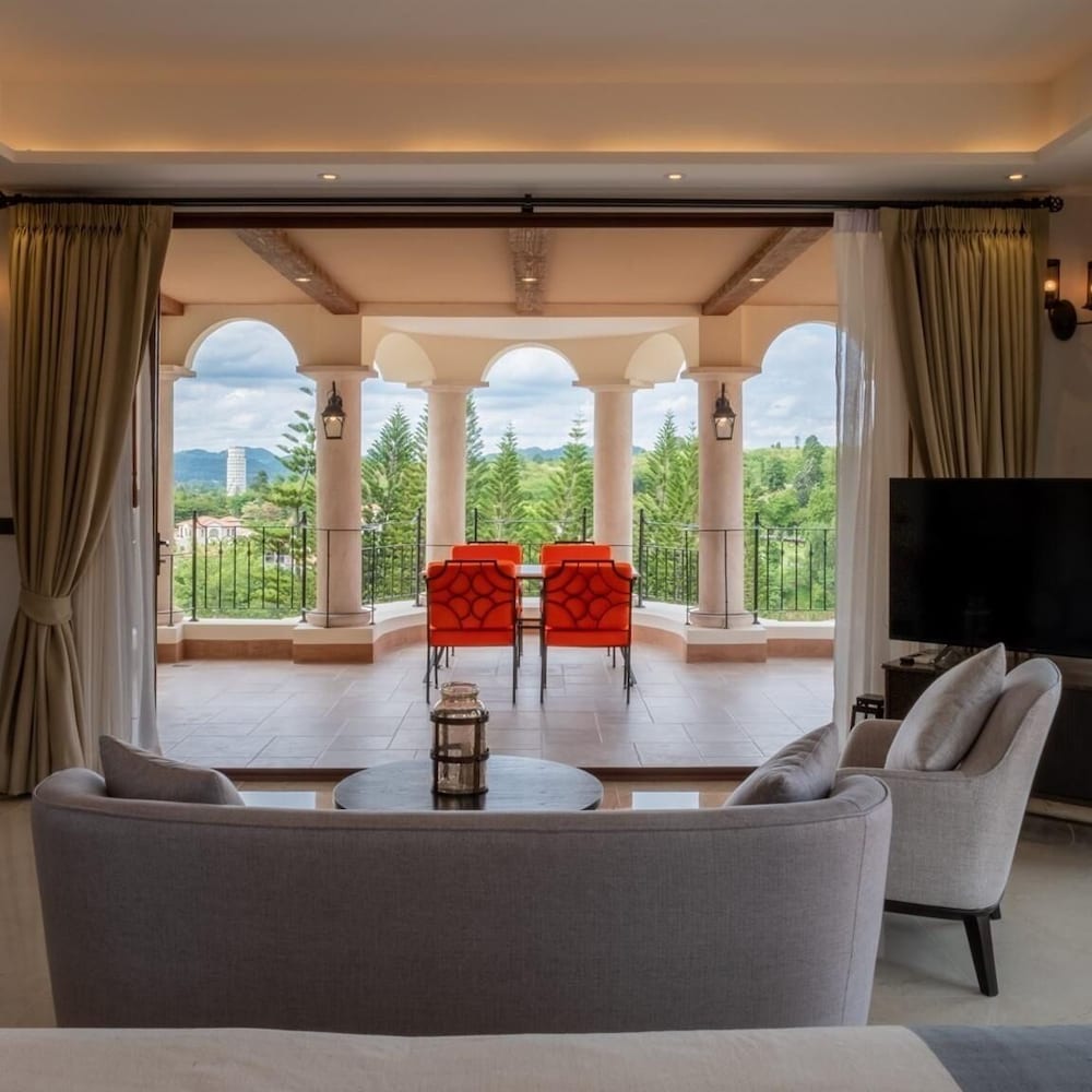 Balcony Suites - Photo 3