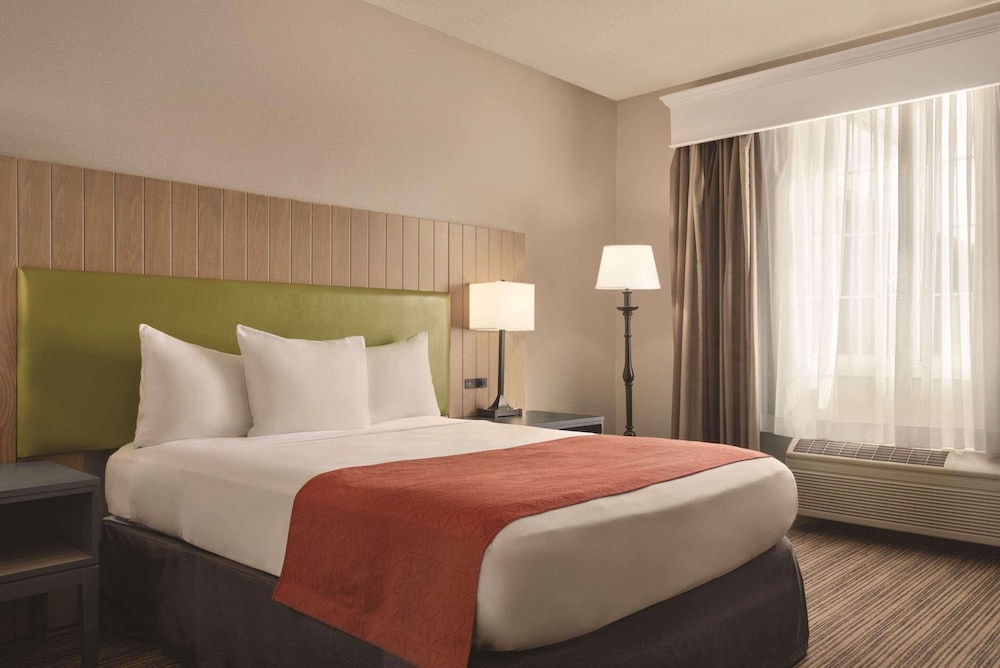 Room, 1 Queen Bed, Non Smoking - Photo 2