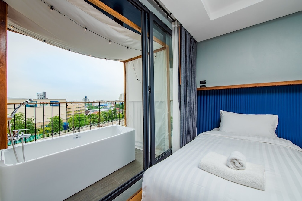 Deluxe Room - Photo 4