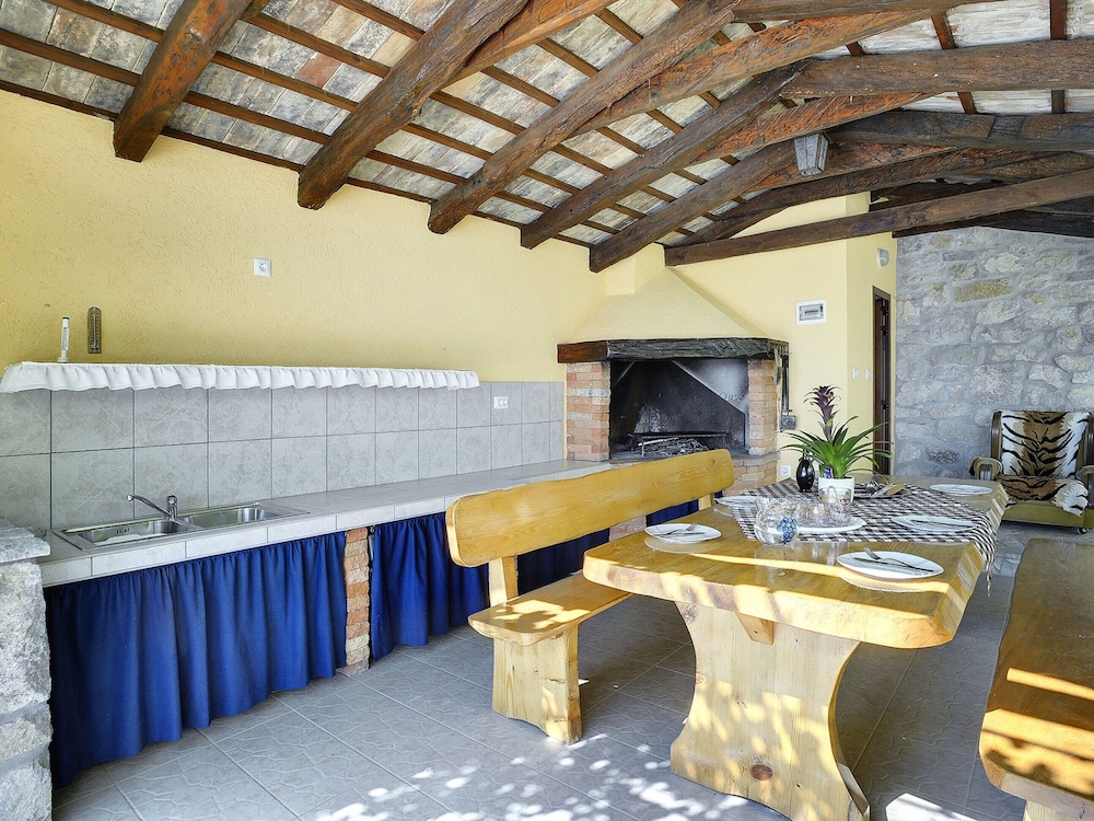 Villa photo 3