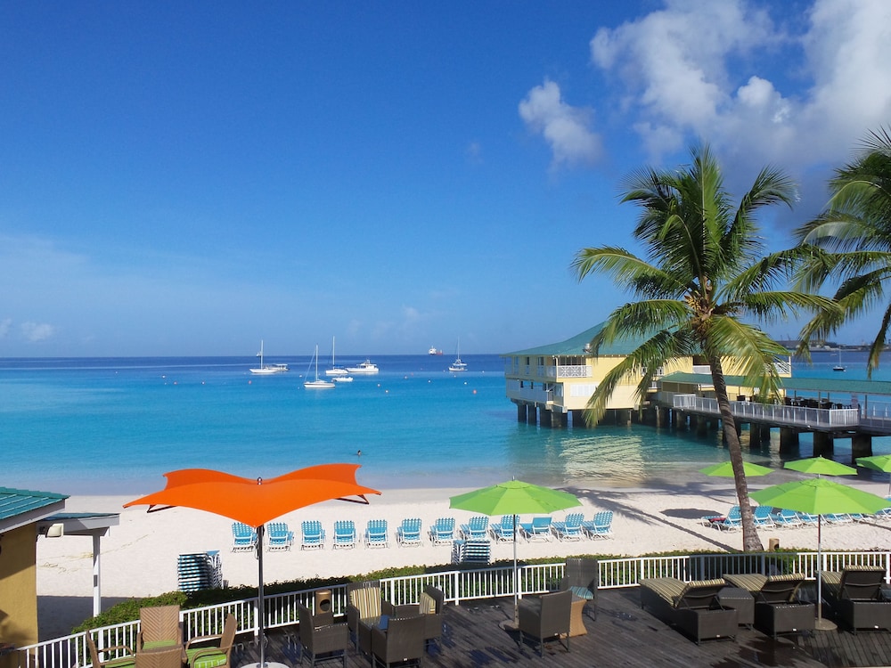 Room, 1 King Bed, Balcony, Beach View - Photo 9