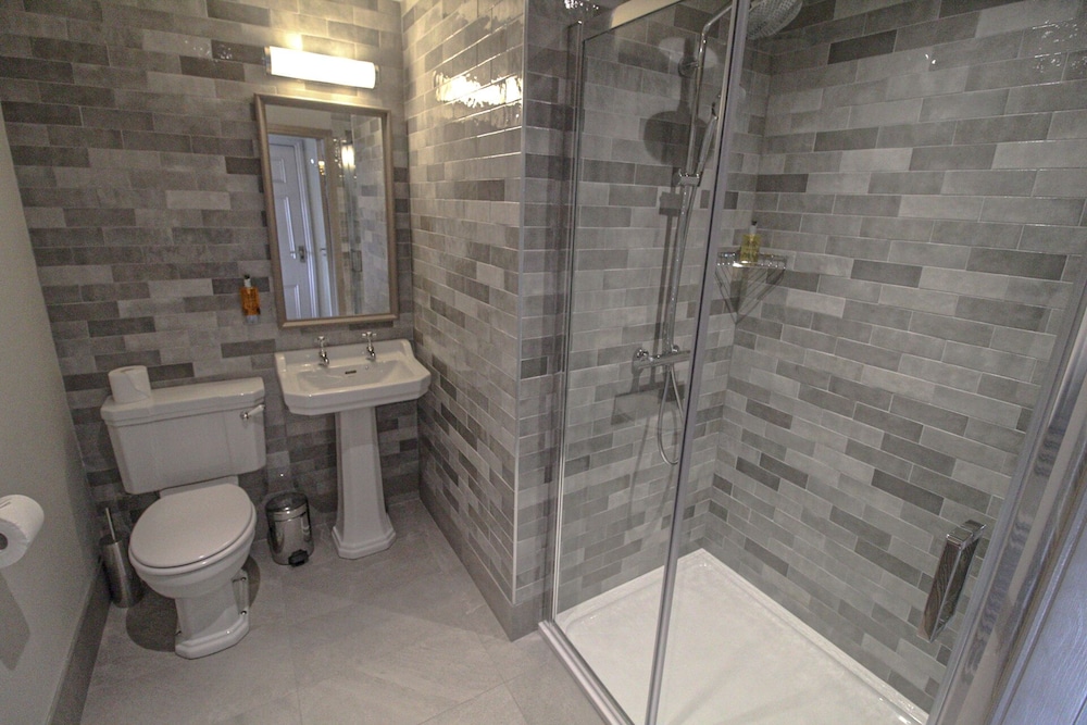 Double Room, Ensuite - Photo 14