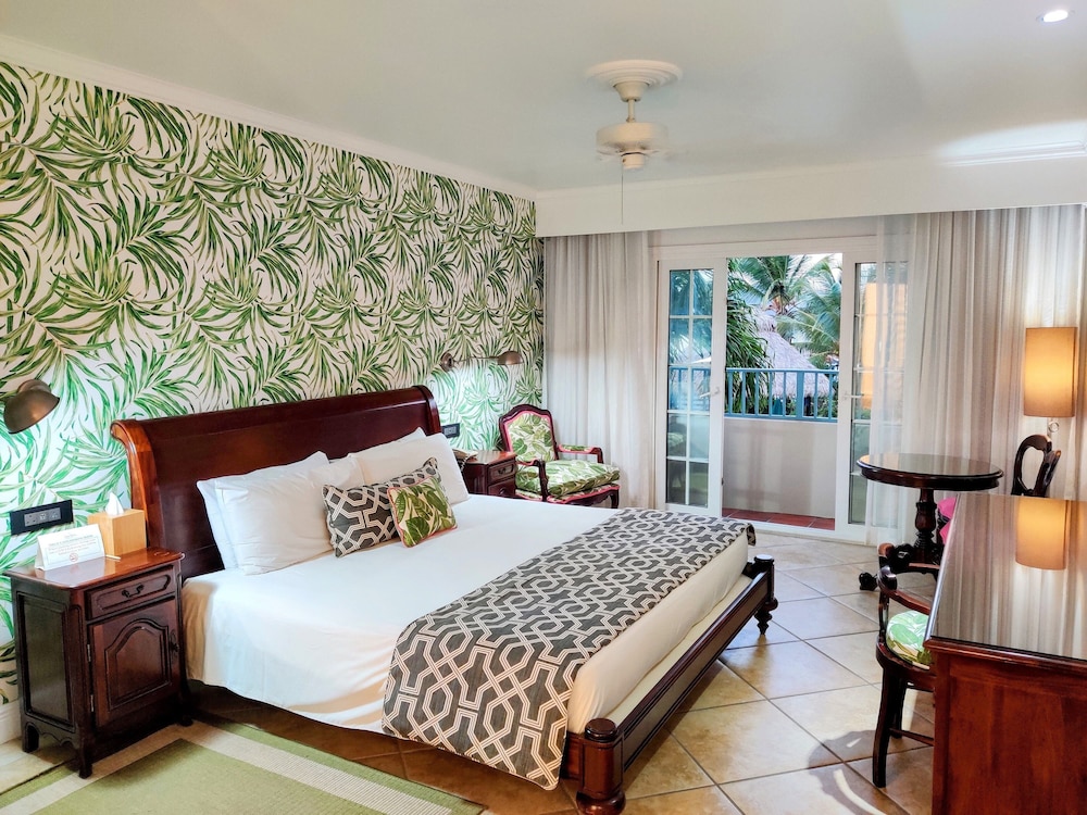 Standard Room, Pool View - Photo 11